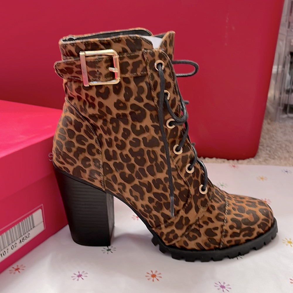 Cute leopard booties